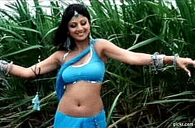 Hot Indian Amateur Gets Naked in the Field'