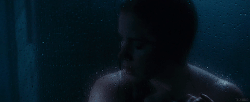 Amy Adams' Redheaded Brunette Shower Scene: A Sultry Celebrity Moment picture 1 of 1