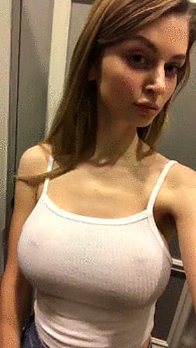 Big Tits Amateur Selfie: A Sizzling Snap of a Busty Babe'