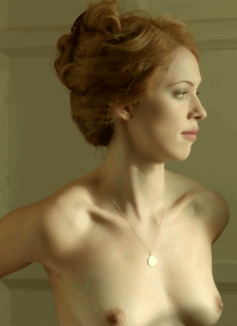 Celebrity Nude: A Hollywood Starlet's Sizzling Snapshots picture 1 of 1