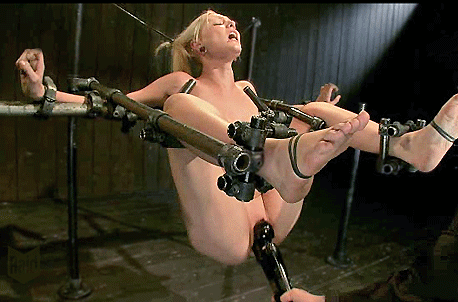 Amateur Babe Gets Fucked by Robot picture 1 of 1