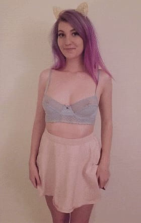 Purple Hair Amateur's Pink Skirt & Bra Show Off Her Sexy Side'