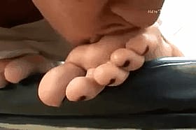 Babes' Barefoot Blowjob'