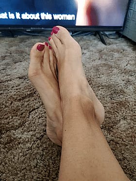 Amateur Footjob: A Sensual Experience'
