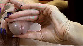 Babe Gets a Hot Handjob'