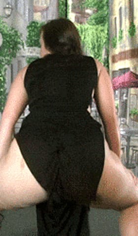 Dancing Mature Woman's Ass'