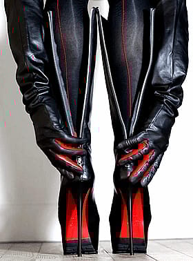 Sexy Feet in Latex: A Fetish Fiesta'