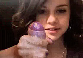 Selena Gomez's Fake Handjob: Amateur Brunette Celebrity Masturbation'