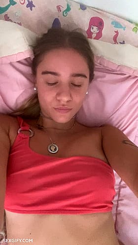 18yo Horny Teen Looking for a Man to Dominate Her