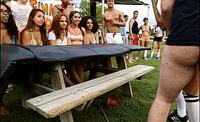 Brunette College Party: Asses and Fun'
