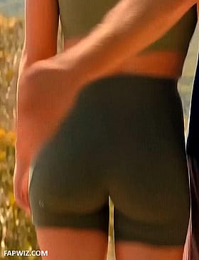 Sydney Sweeney's Bubble Butt: A Celebrity's Sizzling Hot Shot!