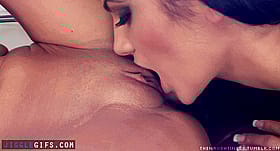 Hot Brunette Lesbian Pussy Eating'